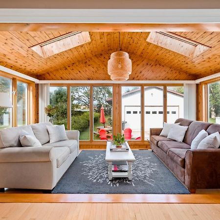 Sunroom On Maple Picton Exterior photo